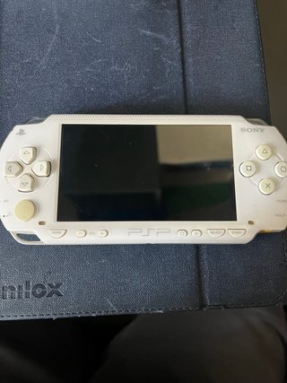 PSP Bianca 1004 con giochi e accessori