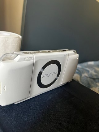 PSP Bianca 1004 con giochi e accessori