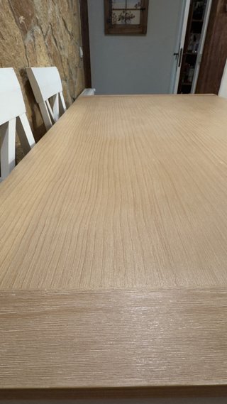 Mesa de comedor de madera