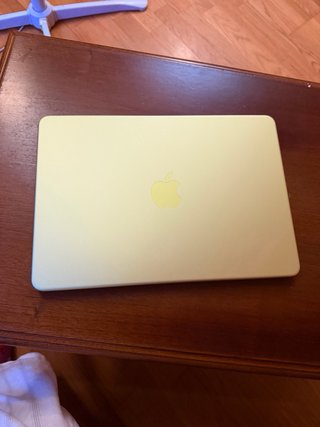 Computer Apple Giallo