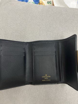 Portafoglio Louis Vuitton scucita la fodera ripara