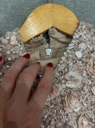 Top fiesta lentejuelas flores beige