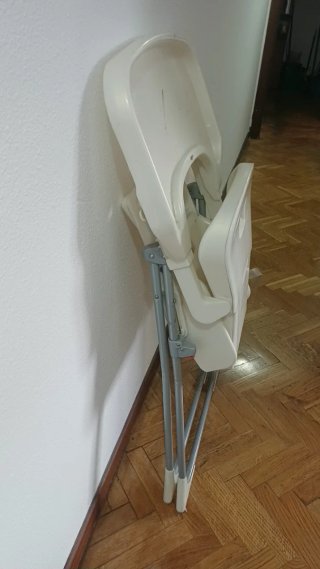 Trona de bebé blanca