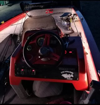 Bassboat Bass Tracker 17 pies