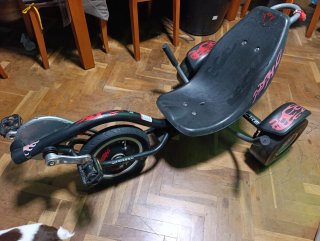 Triciclo Rocker con diseño de llamas