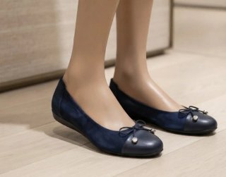Sabrinas azul marino con un poco de tacón.Talla 39