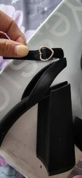 Zapatos de antelina negros, usados una sola vez
