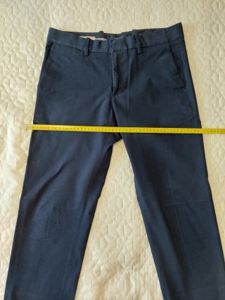 Pantalón chino azul de Mango