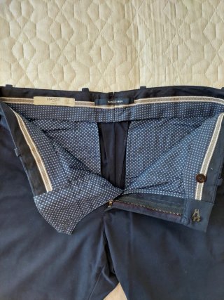 Pantalón chino azul de Mango