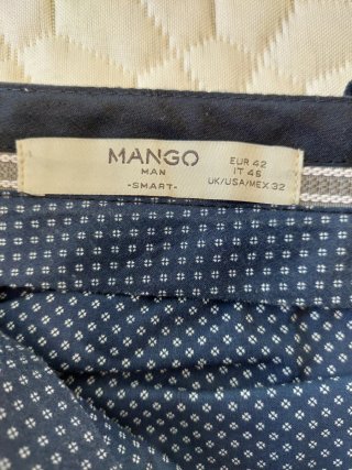 Pantalón chino azul de Mango