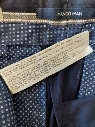 Pantalón chino azul de Mango