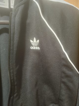 Chaqueta Adidas Negra con Rayas Blancas