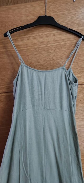 Vestido midi verde con botones