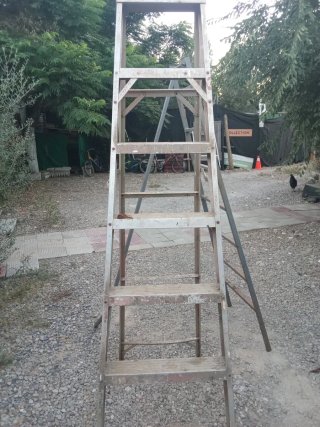 Escalera de mano metálica