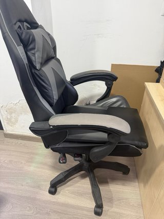 Silla de oficina ergonómica negra y gris