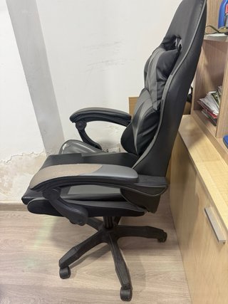 Silla de oficina ergonómica negra y gris