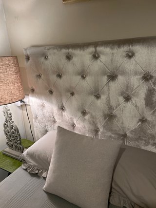 Cabecero de terciopelo beige/plateado