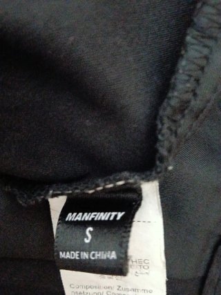 Pantalón corto negro con ribete blanco