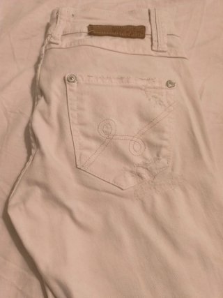 Pantalón blanco desgarrado skinny