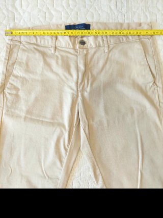 Pantalón chino beige Zara