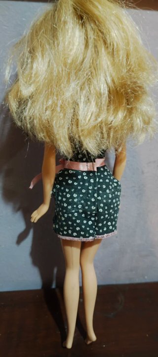 Bambola Barbie con vestito a pois