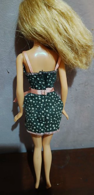 Bambola Barbie con vestito a pois