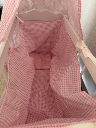 Cuna de madera para muñecas con dosel