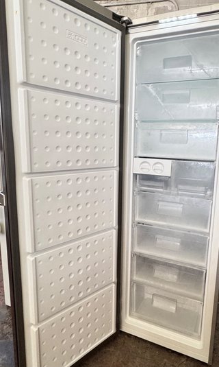 CONGELADOR VERTICAL MARCA SMEG EN INOX