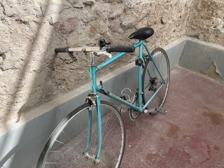 Bicicleta de carretera azul