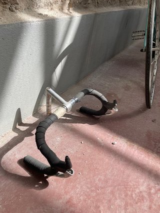 Bicicleta de carretera azul
