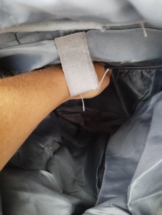 Mochila senderismo Izas negra y gris 35L