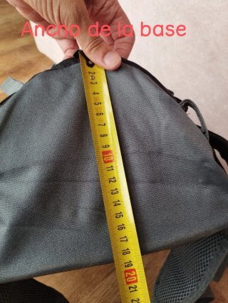 Mochila senderismo Izas negra y gris 35L