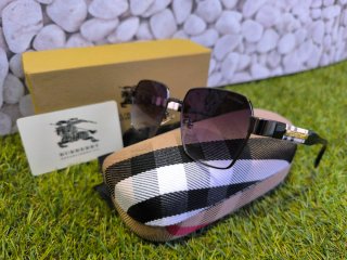 Gafas de Sol Burberry Cuadradas Plata y Negro