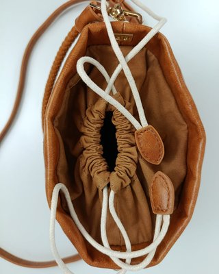 Bolso Cubo Marrón Trenzado Bandolera