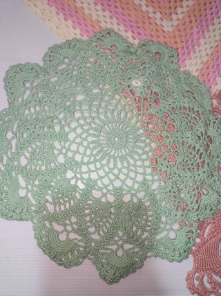 Centrini vintage colorati fatti a mano