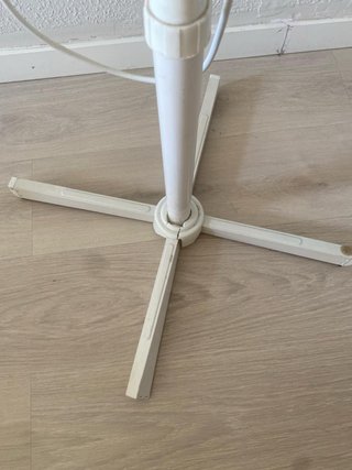 Ventilador de pie Sogo blanco y morado