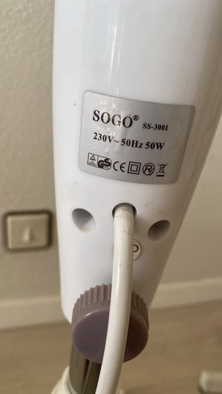 Ventilador de pie Sogo blanco y morado