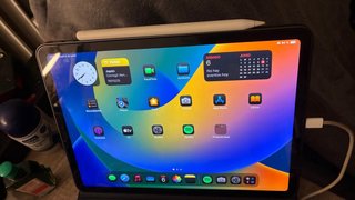 iPad Air A2588 con Penna e Custodia Tastiera