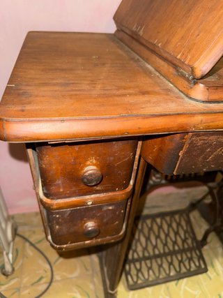 Máquina de coser Singer con mueble