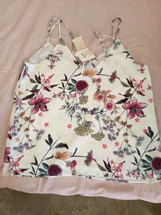 Blusa Stradivarius floral blanca