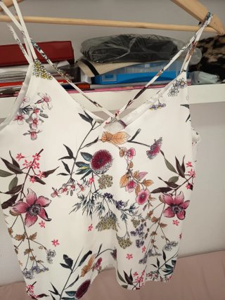 Blusa Stradivarius floral blanca
