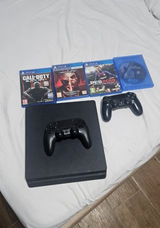 PS4 (PlayStation 4) 500GB + 2 Mandos + 4 Juegos