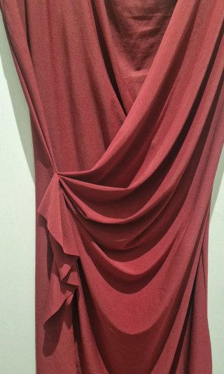 Vestido de cóctel burdeos
