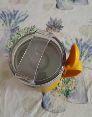 Bicchiere da viaggio giallo trasparente