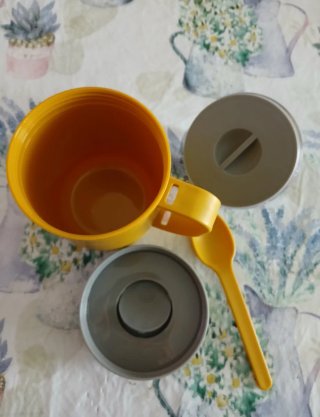 Bicchiere da viaggio giallo trasparente