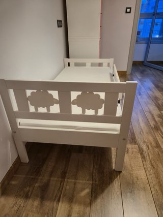 Cama infantil IKEA con barrera y colchon 160*70