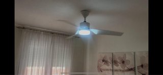 Ventilador de techo blanco