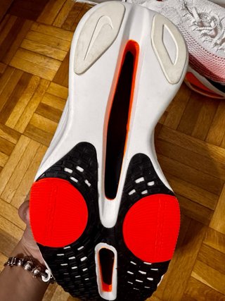 Zapatillas Nike Running Blancas y Rojas