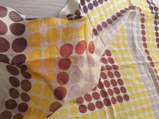 Pañuelo chifón amarillo y marrón