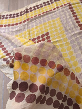 Pañuelo chifón amarillo y marrón
